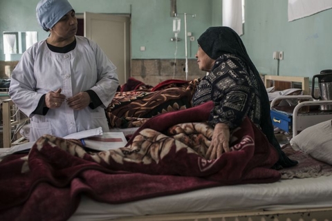Dr. Karima makes her morning rounds to patients in the fistula ward at the UNFPA-supported Malalai Hospital in Kabul. She said on average the ward has four patients a week. Photo: Andrea Bruce/NOOR
